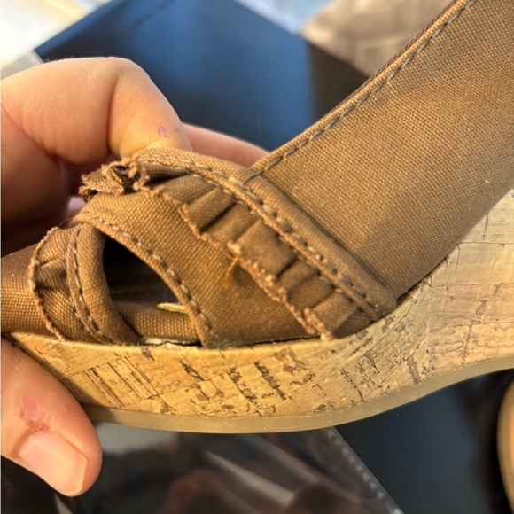 American Eagle Outfitters Women’s Taupe Open Toe Wedges Size 8.5 - Picture 9 of 10